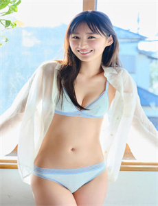 《他扶着粗大挤进她的在线视频》
